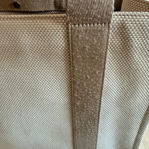 Lululemon Two-Tone Canvas Tote Bag 10L - Picture 5 of 8